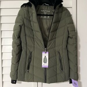Nautica Green Puffer Jacket with High Collar and Quilted Design